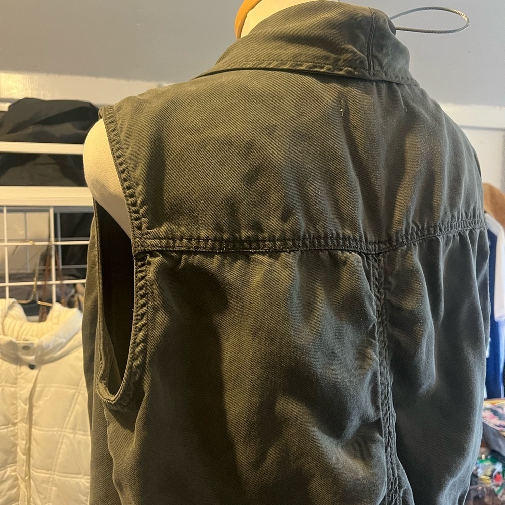 Max Jeans Women's Olive Vest size Medium. - Picture 4 of 8